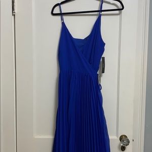 Lulu’s Wrap Pleated Midi Dress L